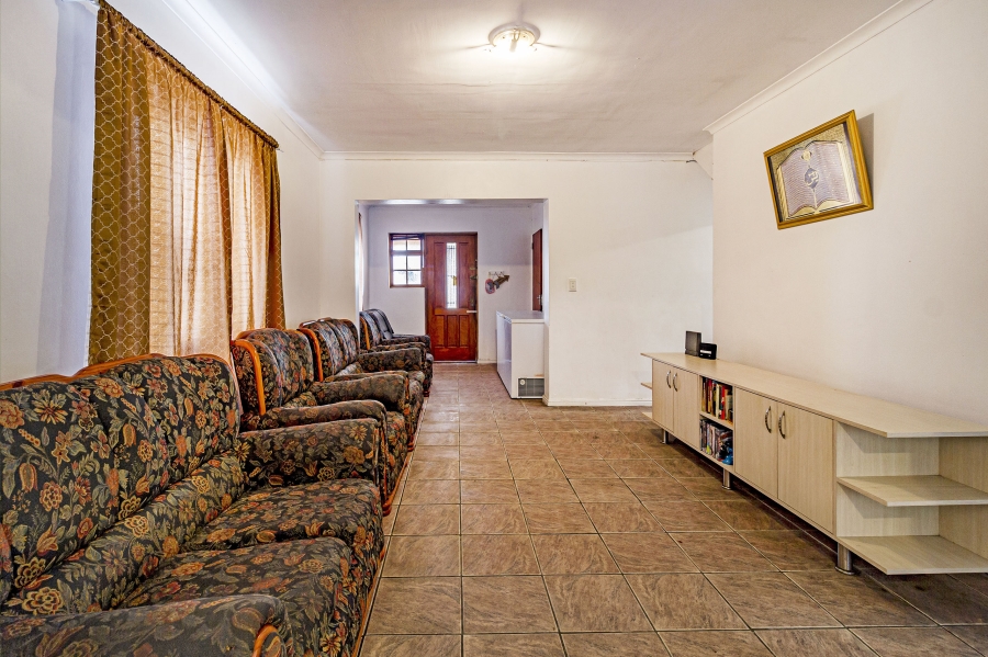 5 Bedroom Property for Sale in Bell Glen Western Cape